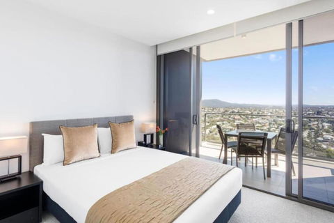 Amazing 2BR Delicate Apt, 1min To Train Station - Hotel Accommodation 3