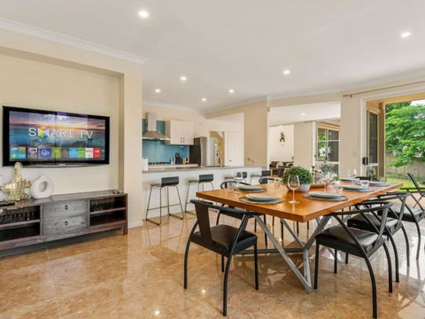 Amazing Broadwater City View Holiday Home With Pool - Hotel Accommodation 0