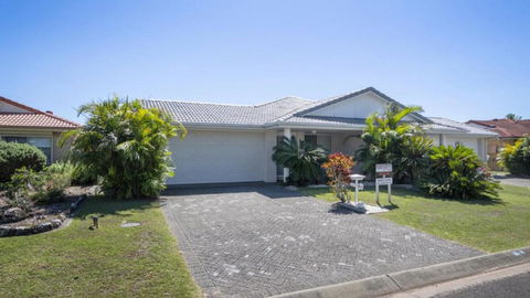 Anchorage Waterfront Unit In Yamba - Hotel Accommodation 1