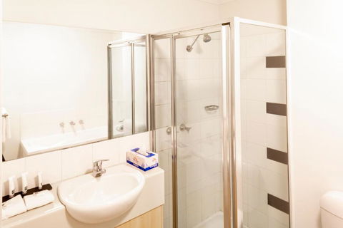 Amazing Accommodations: St Kilda - Hotel Accommodation 2