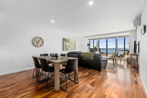 Apartment 13 Pacific Apartments - Hotel Accommodation 3