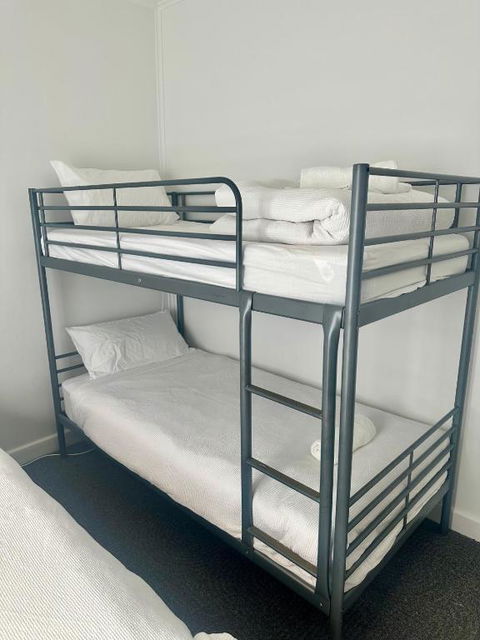 Apartment In The Centre Of Cooma - Hotel Accommodation 2