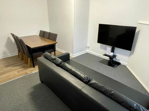 Apartment In The Centre Of Cooma - Hotel Accommodation 0