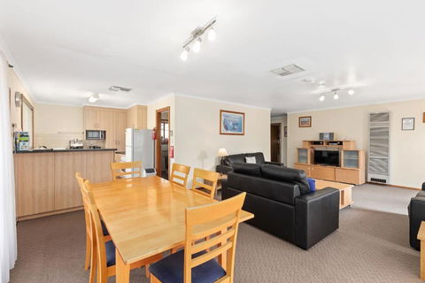 Apartments On Tolmie - Hotel Accommodation 3