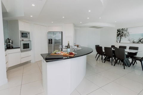 Aquavista Penthouse - Stunning 180 Views - Hotel Accommodation 4