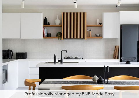 Artful Abode - Duntryleague, Vibrant Decor - Hotel Accommodation 0