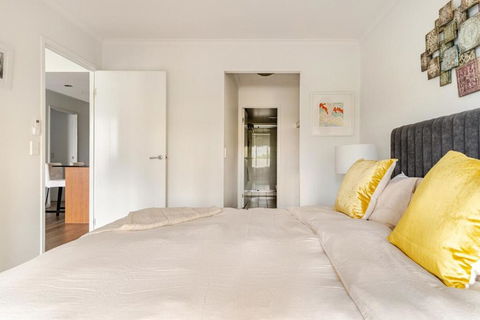 Artist Retreat With HUGE Entertaining Balcony - Hotel Accommodation 4