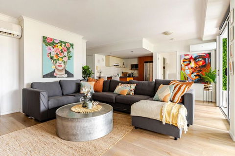 Artist Retreat With HUGE Entertaining Balcony - Hotel Accommodation 0