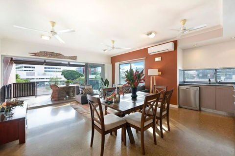 Artistic City Escape With Balcony And Parking - Hotel Accommodation 3