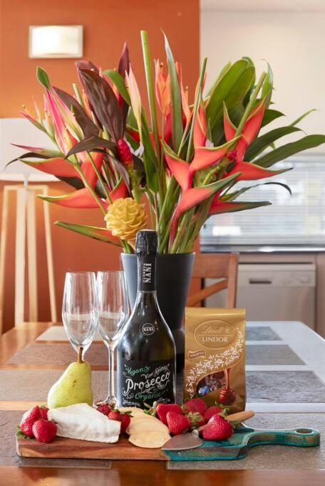 Artistic City Escape With Balcony And Parking - Hotel Accommodation 2