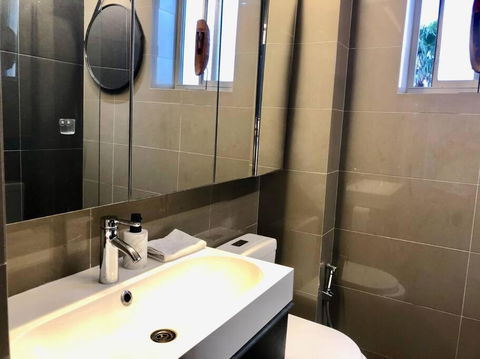 Artistic, Spacious And Comfortable 1 Bedroom Apartment - Hotel Accommodation 3