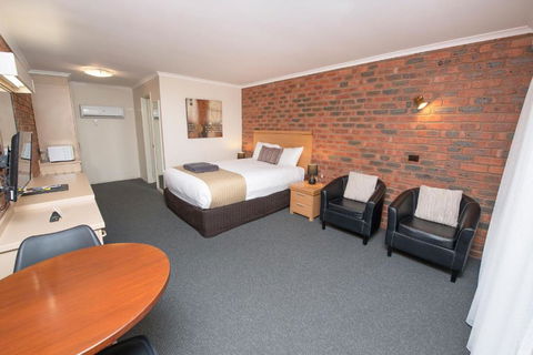 Australian Settlers Motor Inn - Hotel Accommodation 2
