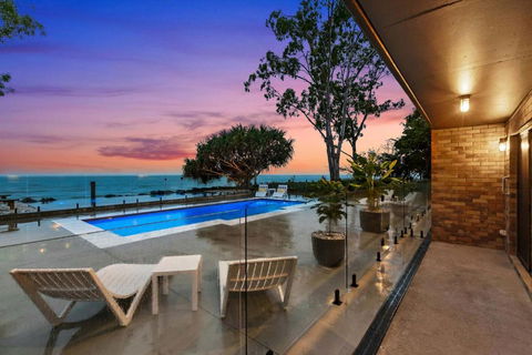 Autumn On The Esplanade - Hotel Accommodation 0