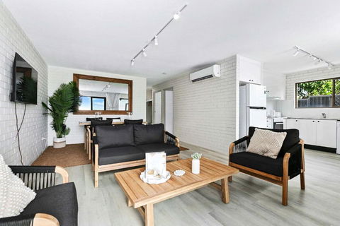 Autumn On The Esplanade - Hotel Accommodation 1