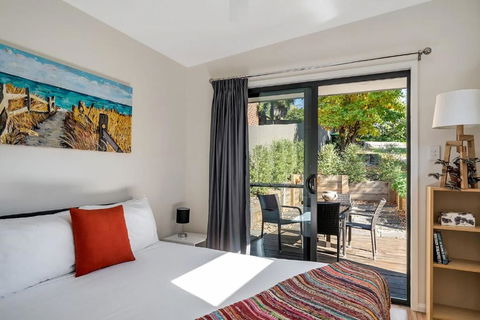 Architecturally Designed Nature Lovers Delight - Hotel Accommodation 2