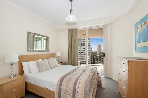 Maldives Resort Main Beach, Gold Coast - Hotel Accommodation 39