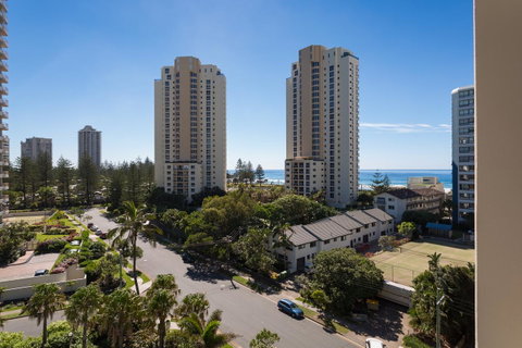 Maldives Resort Main Beach, Gold Coast - Hotel Accommodation 30