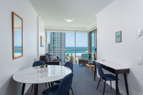 Maldives Resort Main Beach, Gold Coast - Hotel Accommodation 21
