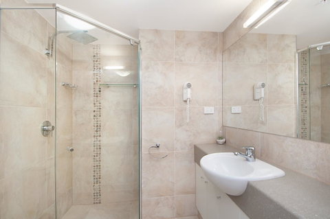 Maldives Resort Main Beach, Gold Coast - Hotel Accommodation 34