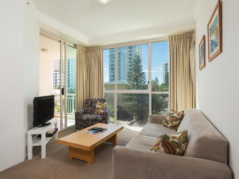 Maldives Resort Main Beach, Gold Coast - Hotel Accommodation 3