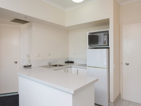 Maldives Resort Main Beach, Gold Coast - Hotel Accommodation 10