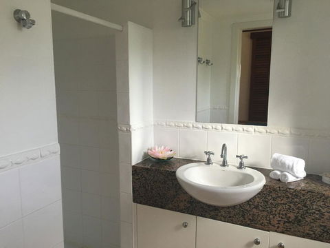 Martinique On Macrossan - Hotel Accommodation 9