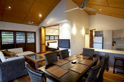 Pure Magnetic, 9 The Esplanade, Nelly Bay - Hotel Accommodation 12