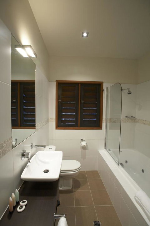 Pure Magnetic, 9 The Esplanade, Nelly Bay - Hotel Accommodation 8