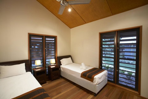 Pure Magnetic, 9 The Esplanade, Nelly Bay - Hotel Accommodation 10