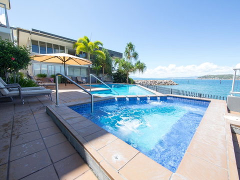 Grand Mercure Apartments Magnetic Island - Hotel Accommodation 8