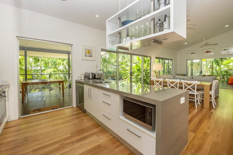 Whispering Palms - Hotel Accommodation 15