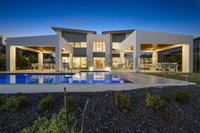 Luxury Canal Front Holiday House