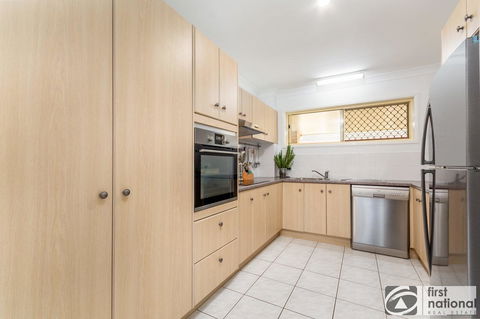 Immaculate Spacious Second Floor Unit Overlooking Pristine Parklands - Hotel Accommodation 7