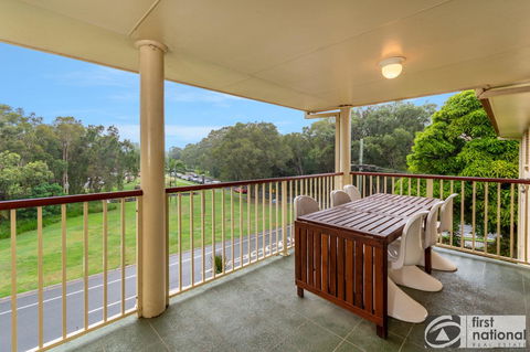 Immaculate Spacious Second Floor Unit Overlooking Pristine Parklands - Hotel Accommodation 0