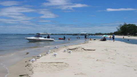 Lowset, Pet Friendly Cottage - Sunset Ave, Bongaree - Hotel Accommodation 2