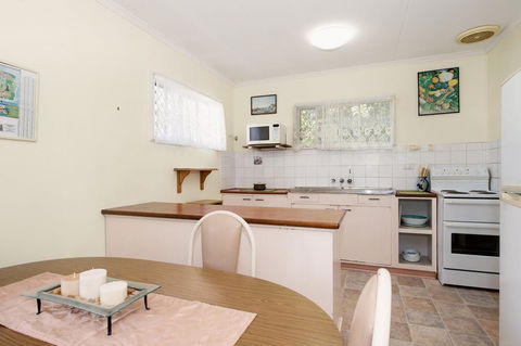Lowset, Pet Friendly Cottage - Sunset Ave, Bongaree - Hotel Accommodation 1