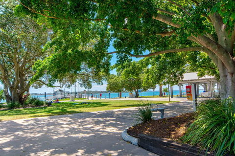 Lowset, Pet Friendly Cottage - Sunset Ave, Bongaree - Hotel Accommodation 3