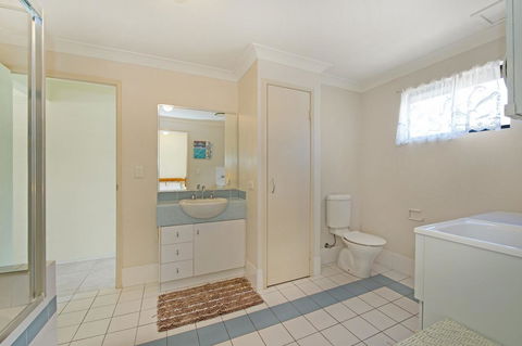 Quiet Location Across From Waterfront - South Esp, Bongaree - Hotel Accommodation 5