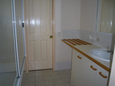 Ground Floor, Family Unit On The Canal With Free WIFI! - Hotel Accommodation 5