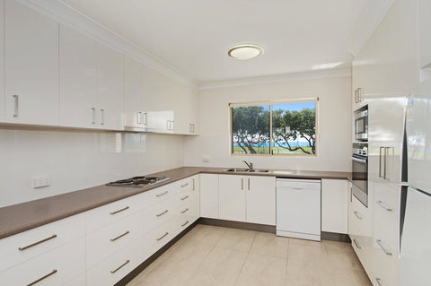 Walk To Surf Beach - Ground Floor Apartment - Bribie Horizons Boyd St, Woorim - Hotel Accommodation 4