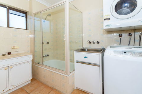 Fantastic Views From This Top Floor Unit! - Hotel Accommodation 3