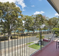 First floor unit close to shops park and waterfront - Hotel Accommodation