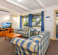 Pet Friendly Cottage in the Heart of Bribie - Wirraway St Bongaree - Hotel Accommodation