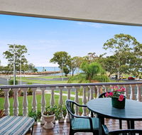 Huge top floor unit across the road....Waterfront - Hotel Accommodation