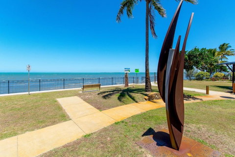 Great Views, Ground Floor Unit Clearview Apartments South Esplande, Bongaree - Hotel Accommodation 2