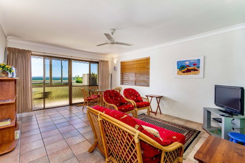 Great Views, Ground Floor Unit Clearview Apartments South Esplande, Bongaree - Hotel Accommodation 3