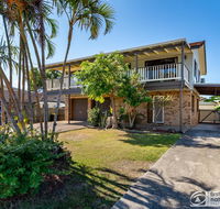 Family Holiday Haven on Boronia 100m to Beach - Hotel Accommodation