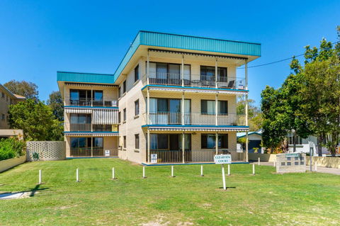 Water Views - Top Floor -Clearview Apartments South Esp, Bongaree - Hotel Accommodation 11