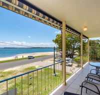 Water Views - Top Floor -Clearview Apartments South Esp Bongaree - Hotel Accommodation