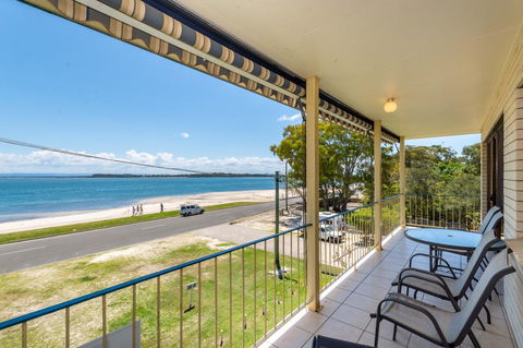 Water Views - Top Floor -Clearview Apartments South Esp, Bongaree - Hotel Accommodation 0
